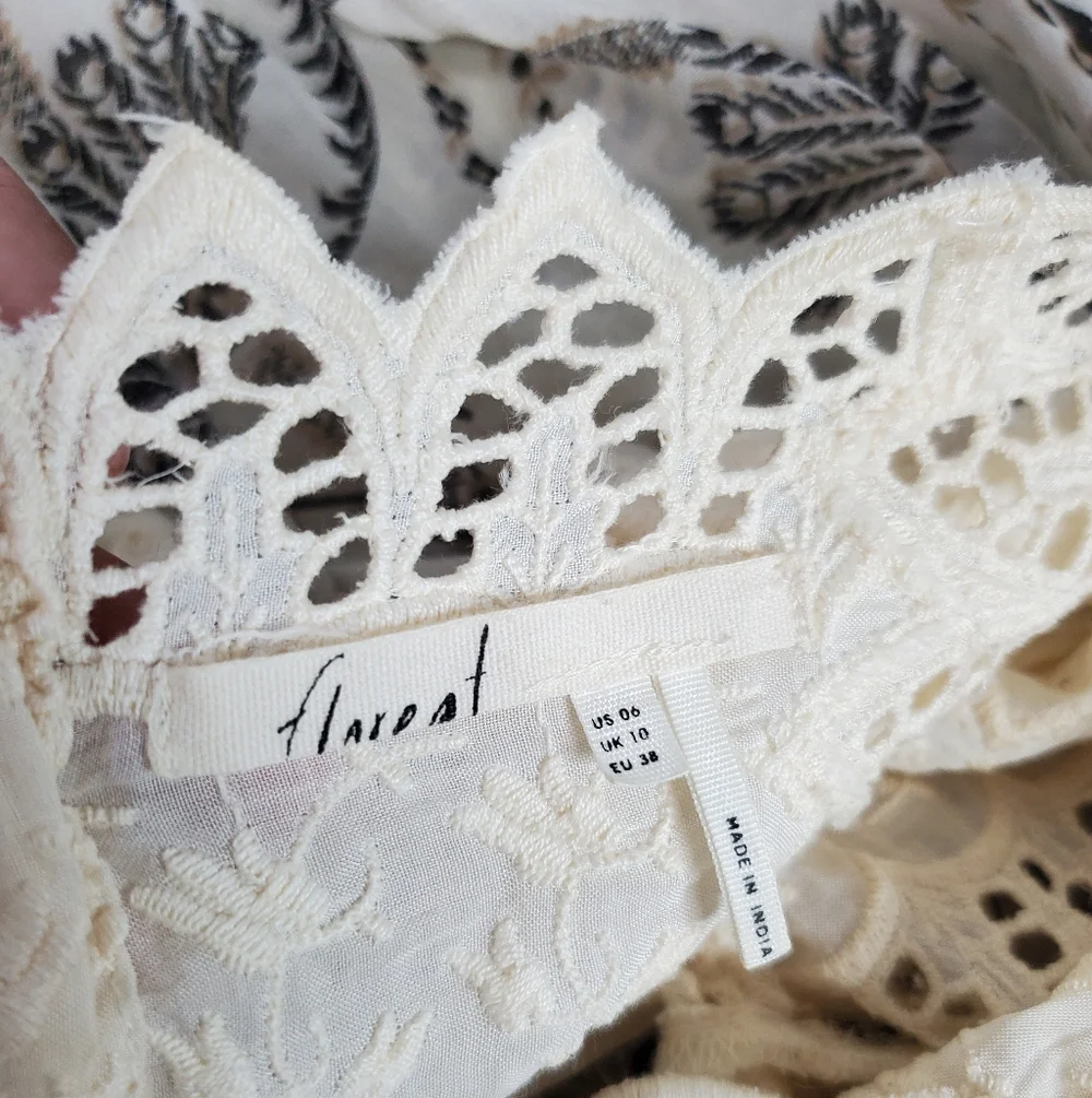 Floreat Cream Lace Yoke Floral Peasant Blouse - Picture 6 of 6